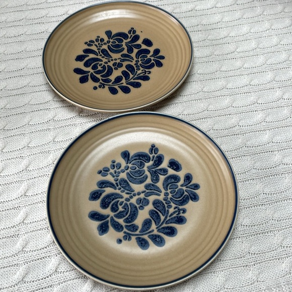 Pfaltzgraff Other - Pfaltzgraff Thomasville Pottery 2 folk art plates. Tan/blue. No chips/cracks
